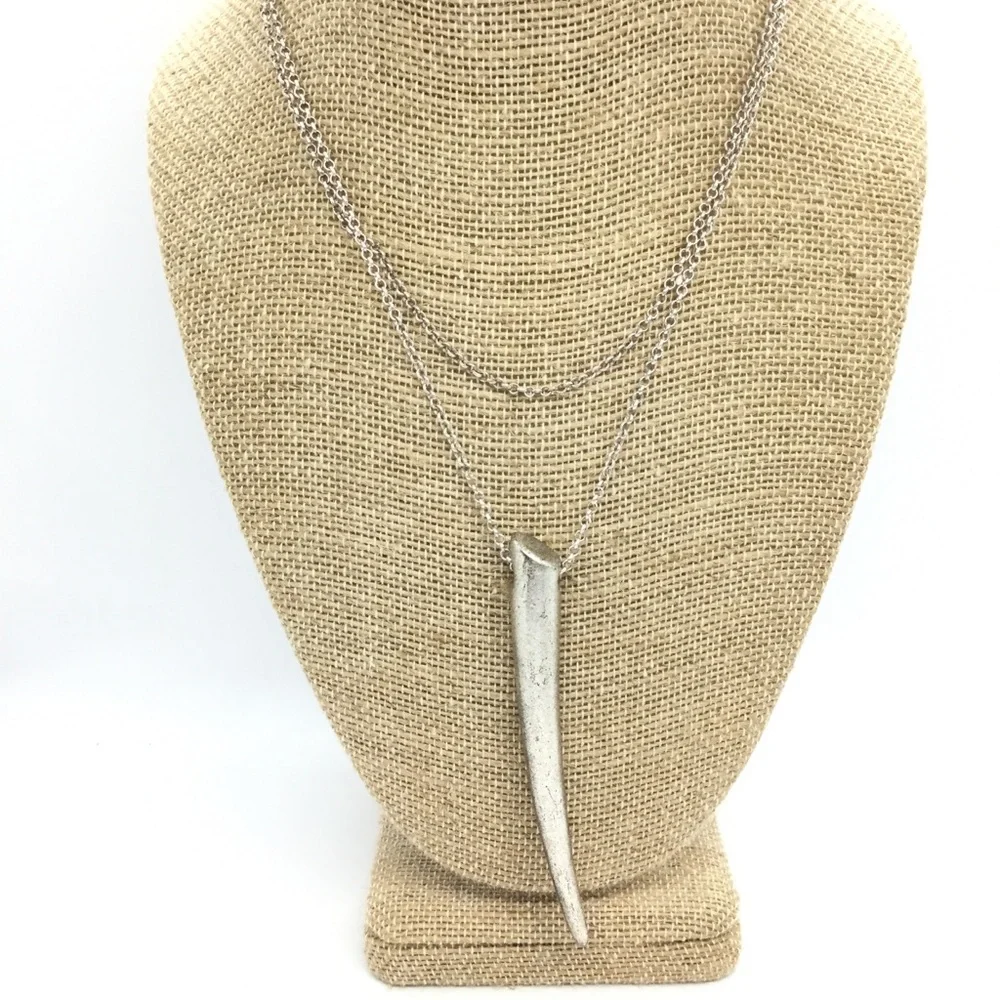 ANTIQUE SILVER TONE HORN PENDANT LONG CHAIN NECKLACE